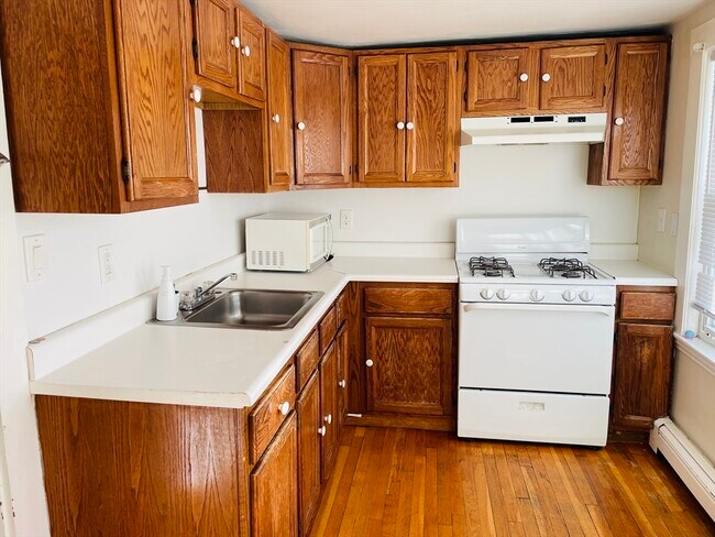 Primary Photo - 144 School St