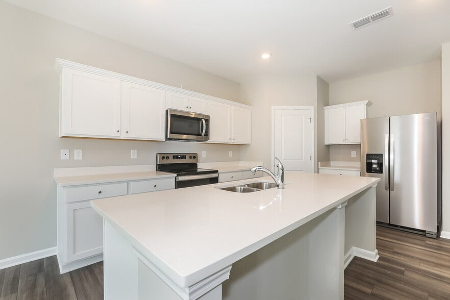 Building Photo - 39 Hyde Park