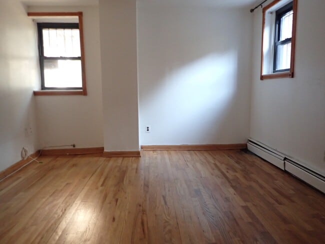 Building Photo - 326 Carlton Ave