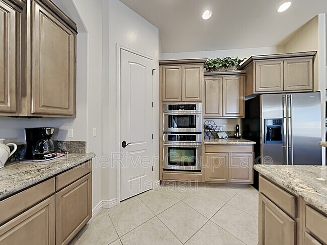 Building Photo - 1890 Ranchito Dr