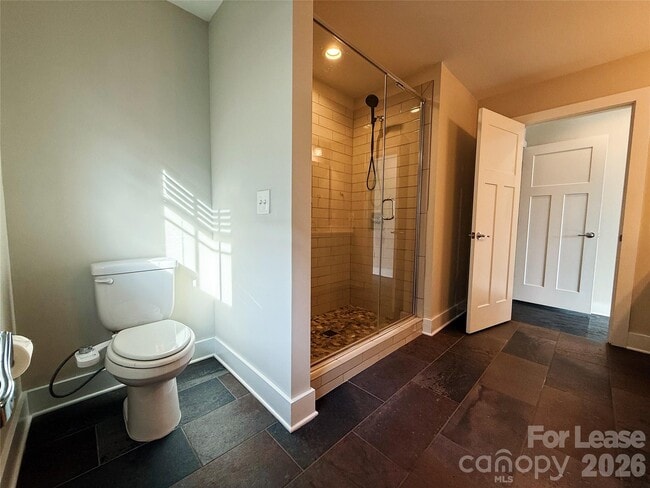 Building Photo - 1424 W 4th St