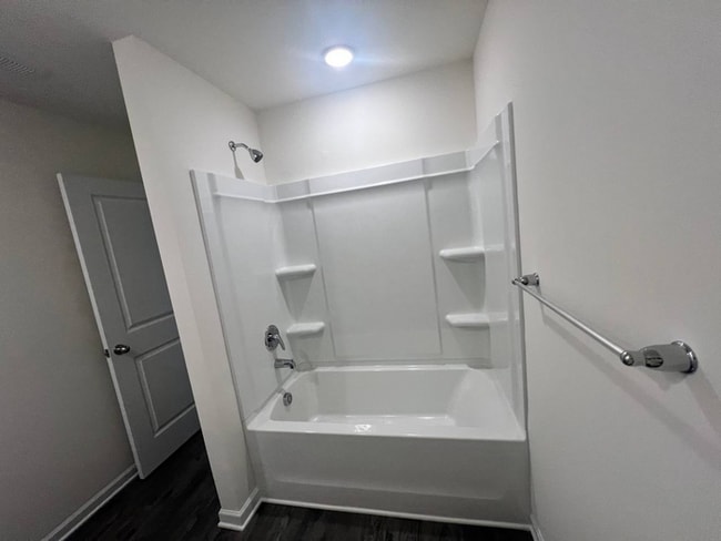 Building Photo - 1064 W Bank St