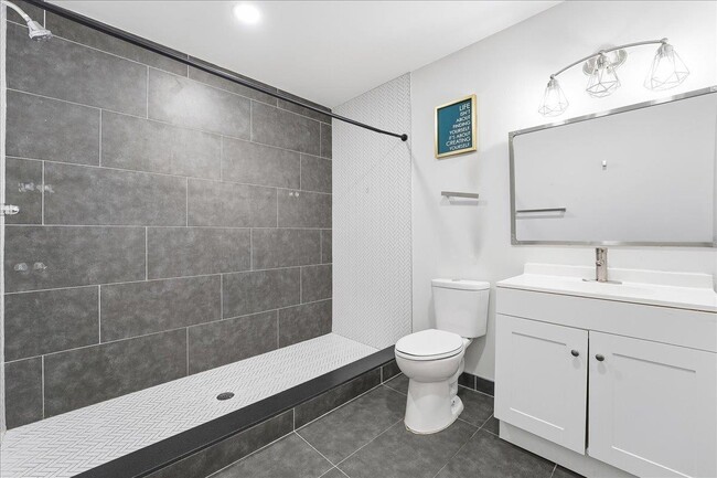 Building Photo - 225 Freeman Ave