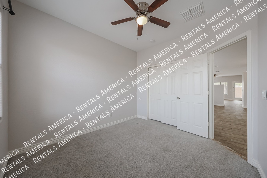 Building Photo - 8805 W Hilton Ave