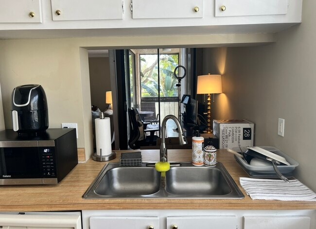 Building Photo - 2455 Lindell Blvd