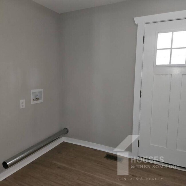 Building Photo - 511 Hampton Ave