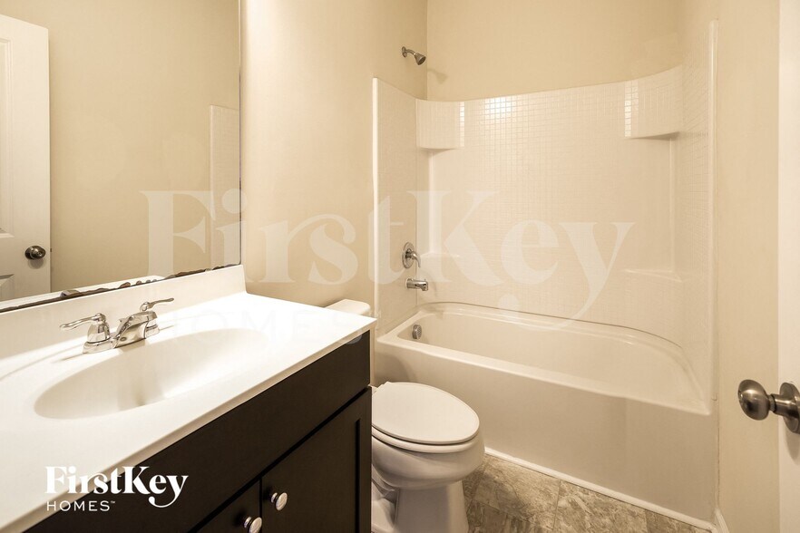 Building Photo - 117 Levis Song Ct