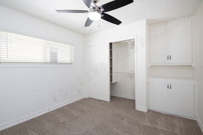 Building Photo - 2 WEEKS FREE!!! 2 BR with Partial Bay Views and Parking!
