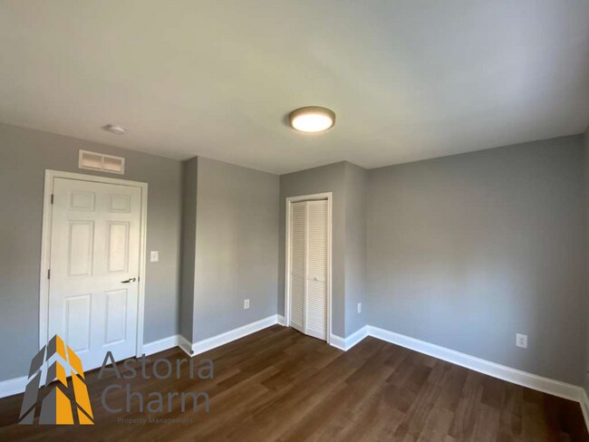 Building Photo - End Unit 3 Bedroom + Den with Backyard and Semi Finished Basement