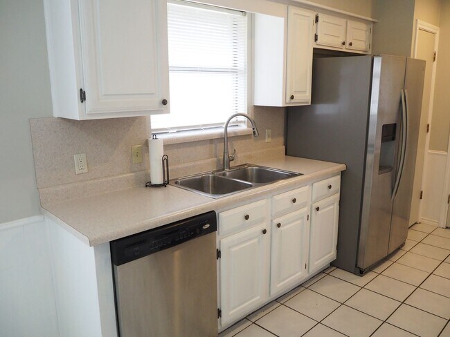 Building Photo - 924 Summer Trail