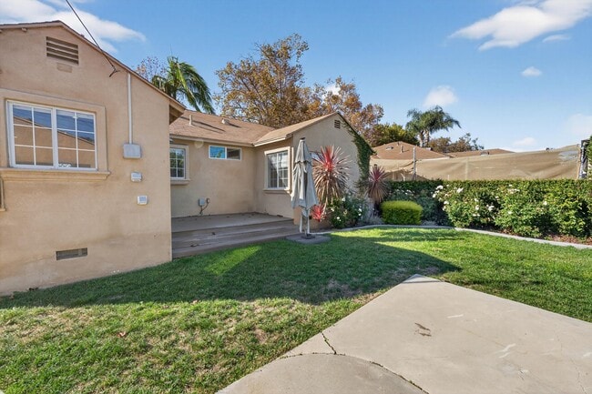 Building Photo - Beautifully Remodeled 3-Bedroom Home in Pr...