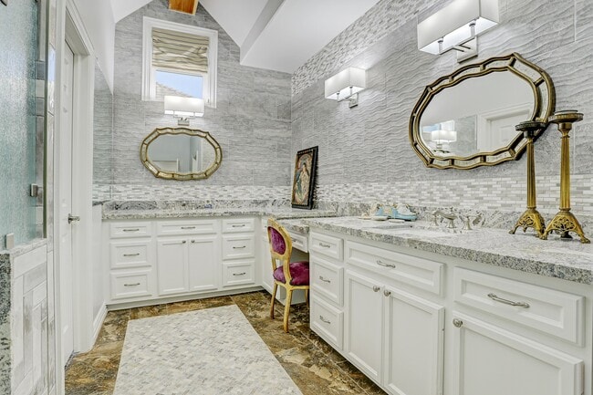 Building Photo - 2629 University Blvd