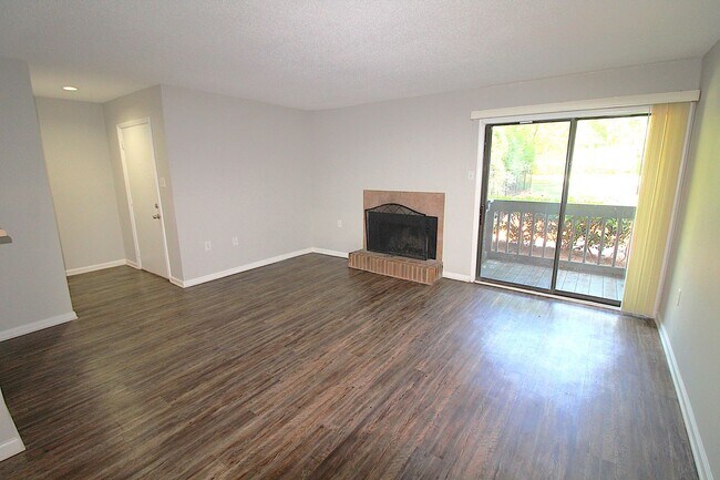 Building Photo - 1 Bedroom Condo in South Park