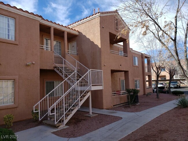 Primary Photo - 3318 N Decatur Blvd