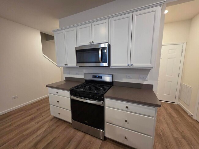 Building Photo - 5915 Hawkweed Dr