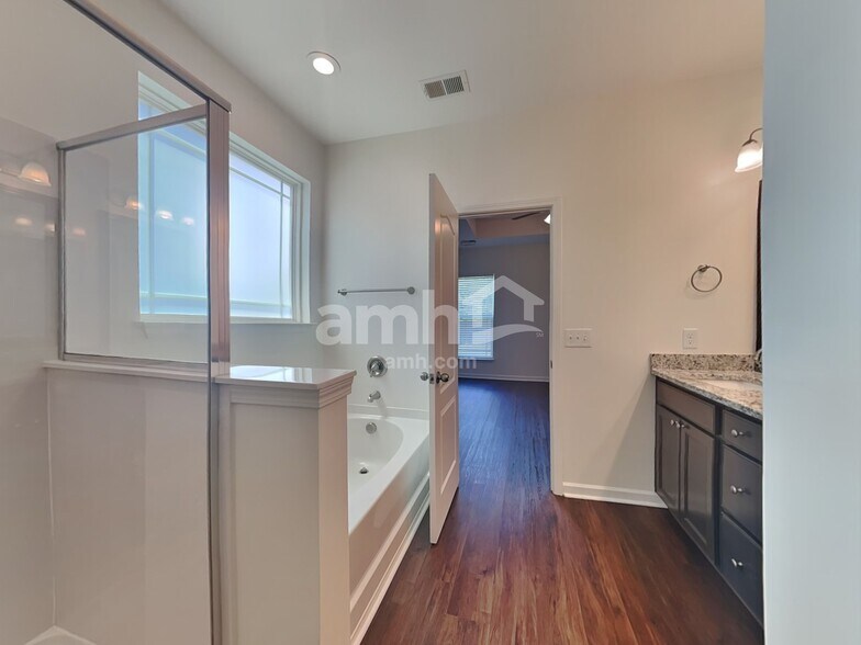 Building Photo - 137 Caledonia Dr