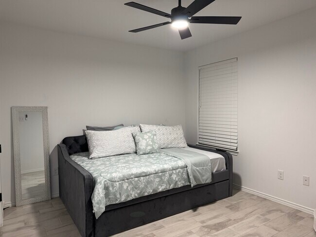 Building Photo - 4214 Gavilan Dr