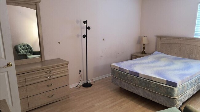 Building Photo - 2525 W Bay Dr