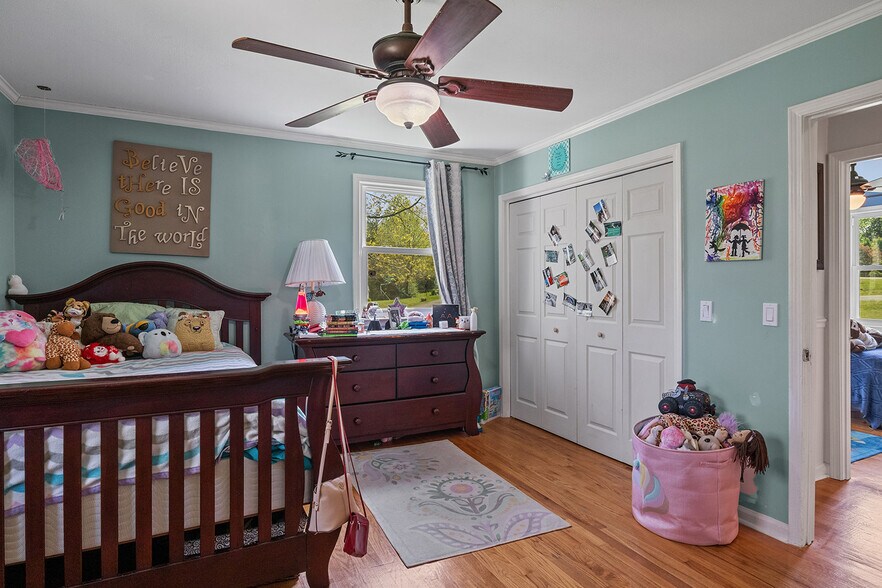 Building Photo - 358 Twin Oaks Dr