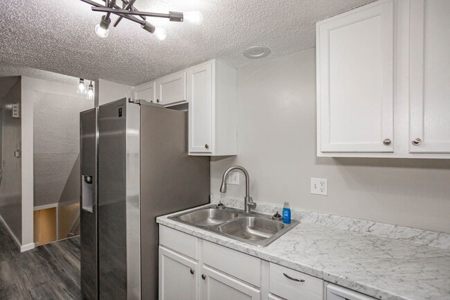 Building Photo - 3102-3108 Eaton Street