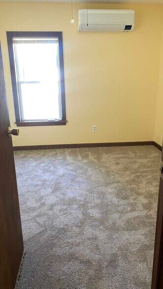 Building Photo - 6 Hill Ave