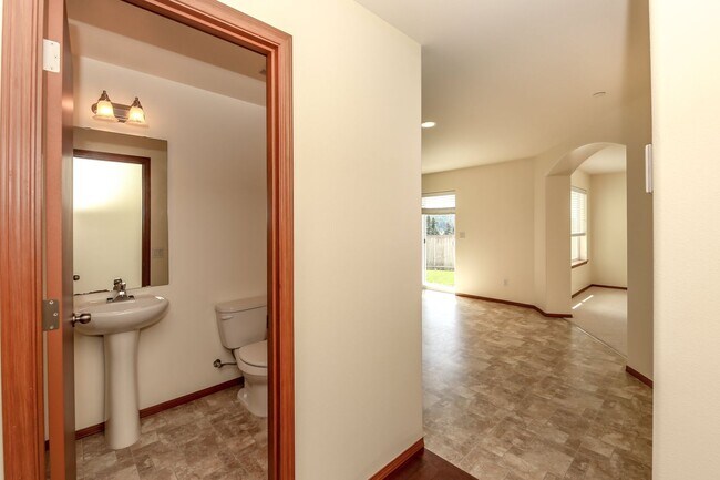 Building Photo - Spacious 4-Bedroom DuPont Home with AC