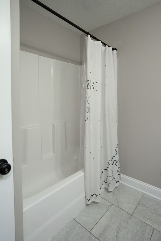 Building Photo - 657 Tree Top Trl