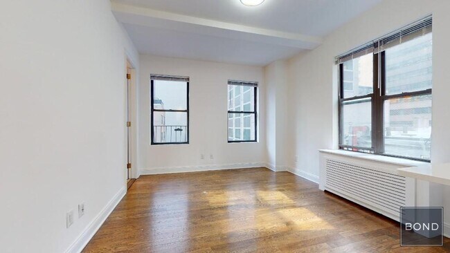 Building Photo - 140 E 46th St