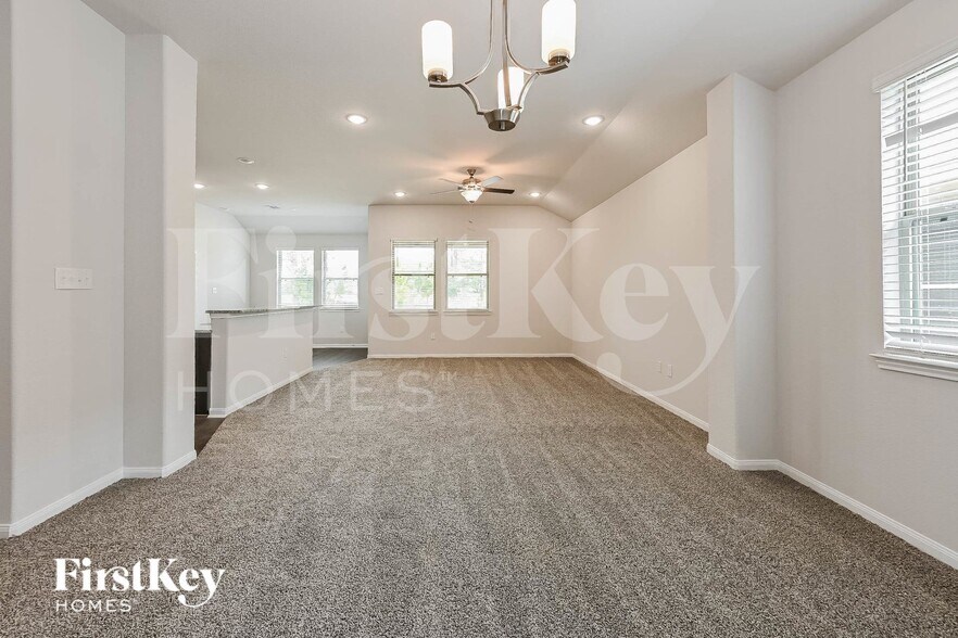 Building Photo - 14775 Country Club Dr