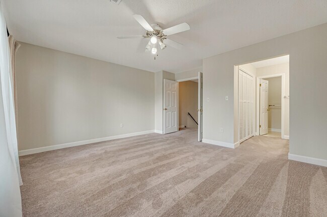 Building Photo - 208 Southlake Ct