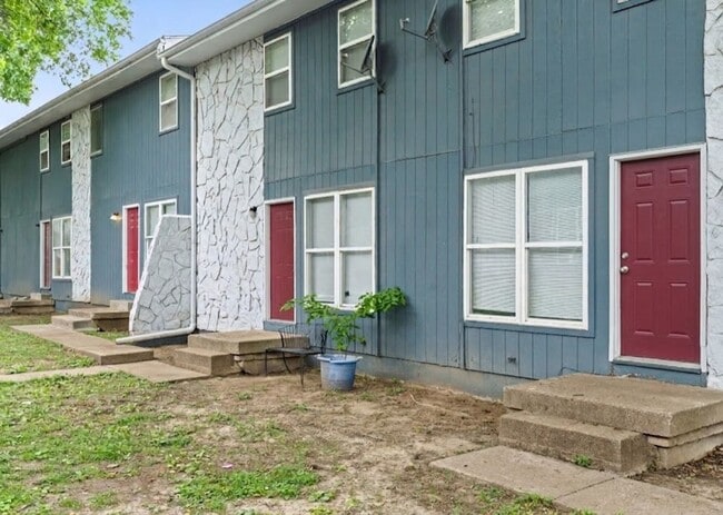 Building Photo - Summer Special! Spacious 3BR Townhome with New Upgrades + $250 Off First Month’s Rent