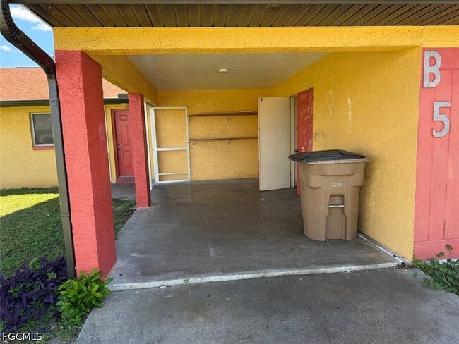 Building Photo - 537 SE 6th Pl