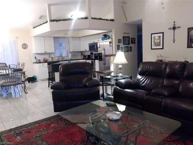 Building Photo - 502 NE 19th Ct