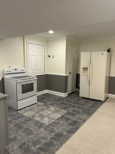 Kitchen - 9809 Hammer Ln