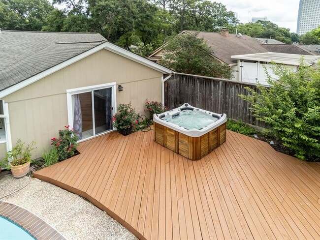 Building Photo - 10631 Del Monte Dr