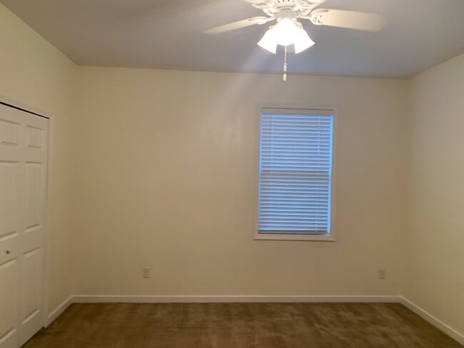 Building Photo - Historic Lincolnville Roommate-Ready Apartment!