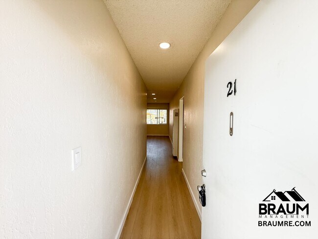 Building Photo - 4636 Laurel Canyon Blvd