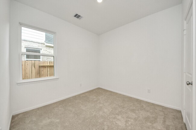 Building Photo - 5615 Buttonbush Ct