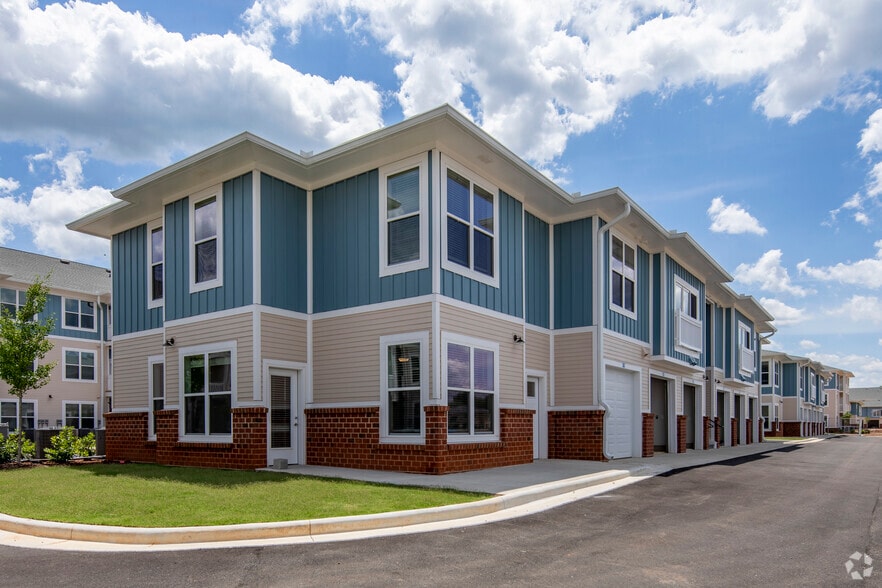 Building Photo - Attain at Bradford Creek