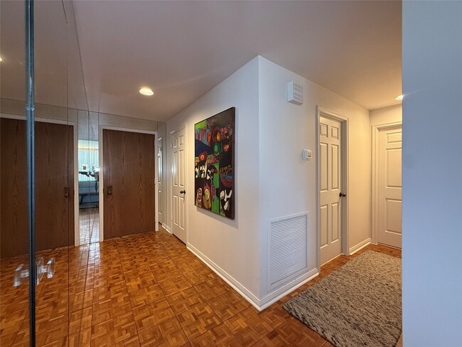 Building Photo - 15 Greenway Plz