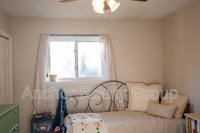 Building Photo - 331 Sunflower Ct