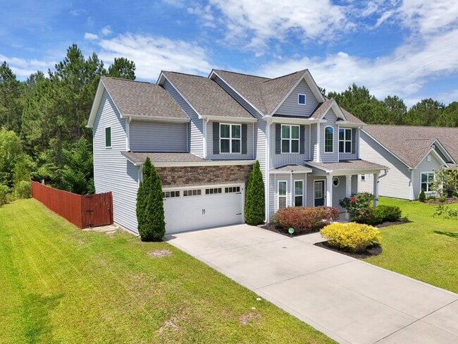 Building Photo - 4 bedroom 2.5 bathroom home close to beaches, shopping, and Marine Corps Bases.