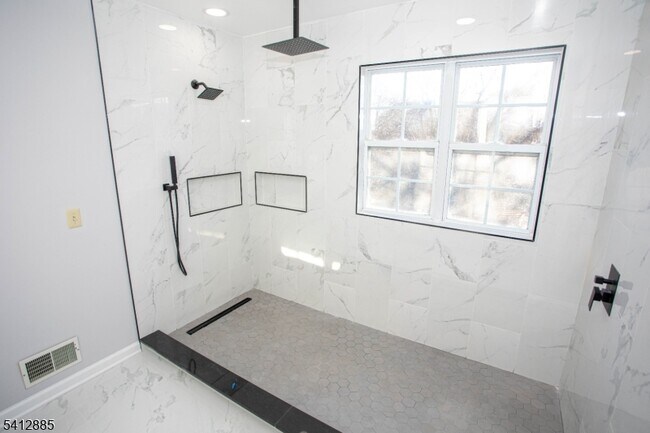 Building Photo - 267 Perry Ave