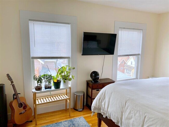 Building Photo - 14 Rockland Pl