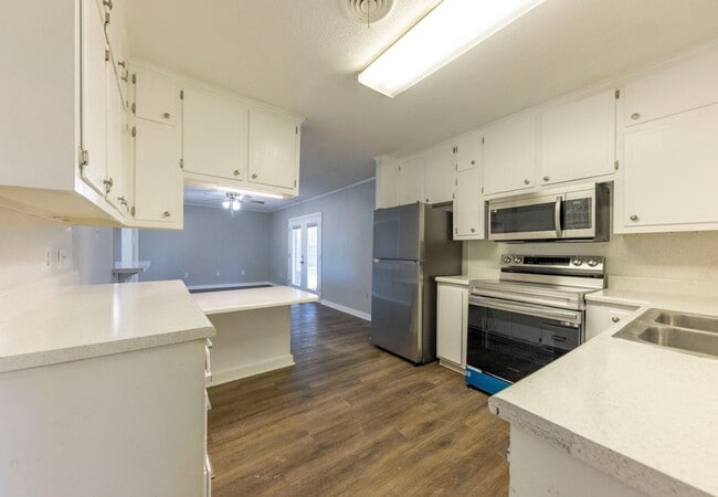 Building Photo - 67 Mohawk Dr