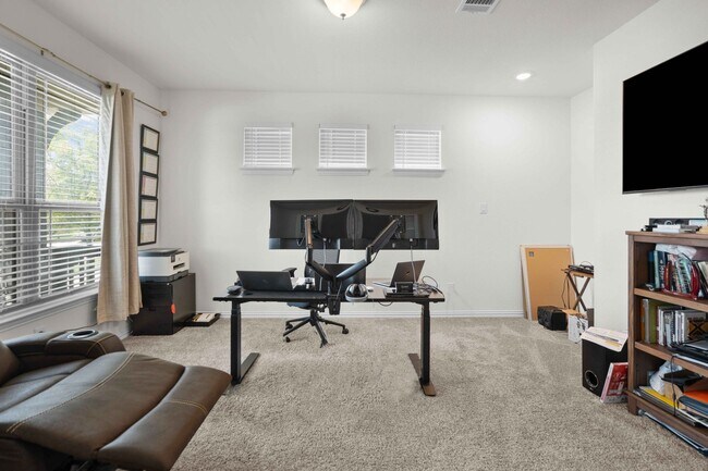 Building Photo - Welcome to your slice of paradise in Round...