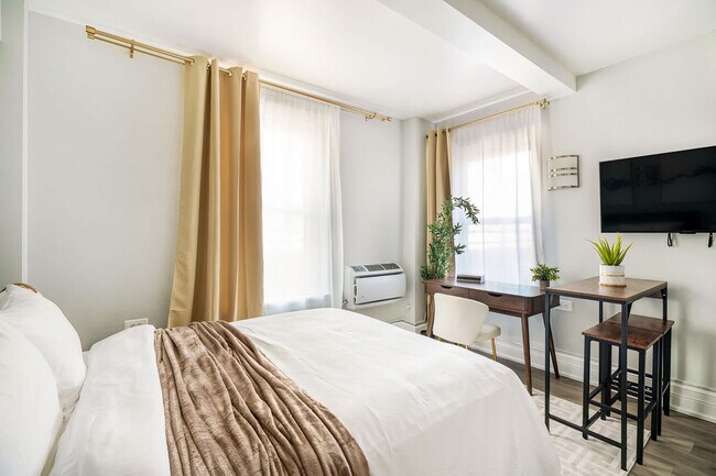 Building Photo - 234 W 73rd St