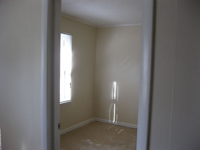Building Photo - Cozy home