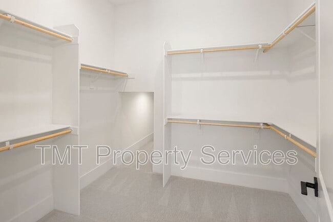 Building Photo - 9041 Ventura St