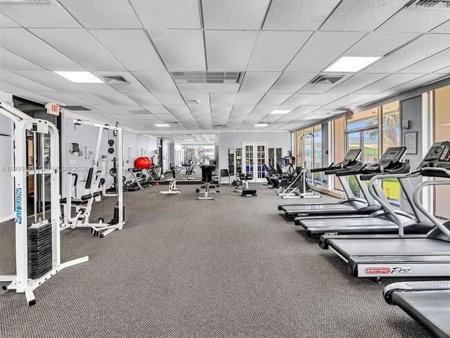 Building Photo - 300 Bayview Dr